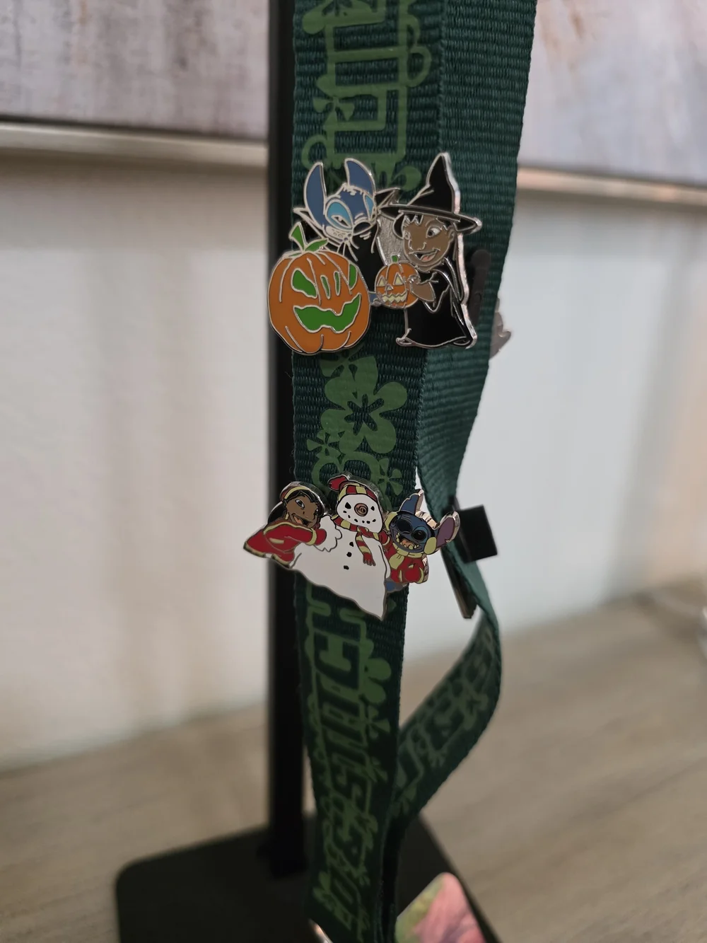 Disney Lilo & Stitch Green Character Lanyard With Pins